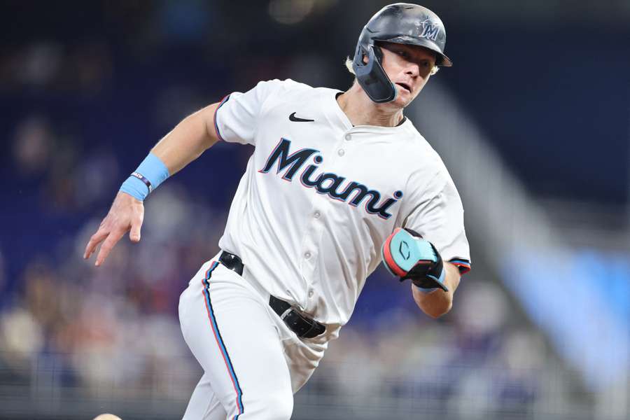 Kyle Stowers running Kyle Stowers running