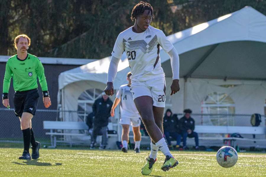 Umechi Akuazaoku assinou por três épocas com o Vitória SC Umechi Akuazaoku assinou por três épocas com o Vitória SC