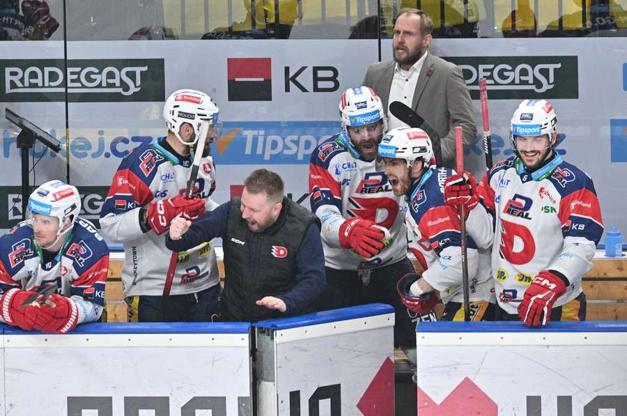Radost hokejistů Pardubic.