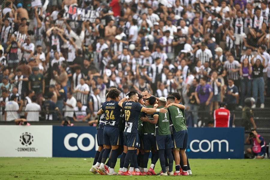 Alianza celebra un gol.