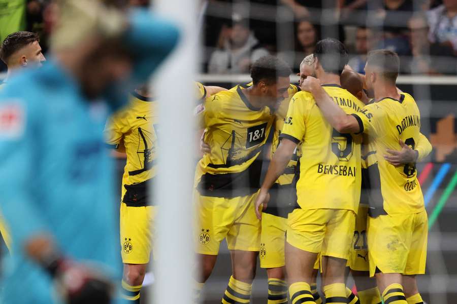 A festa dos jogadores amarelos A festa dos jogadores amarelos