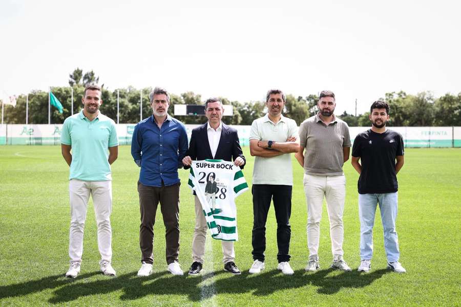 Micael Sequeira com a restante equipa técnica do Sporting