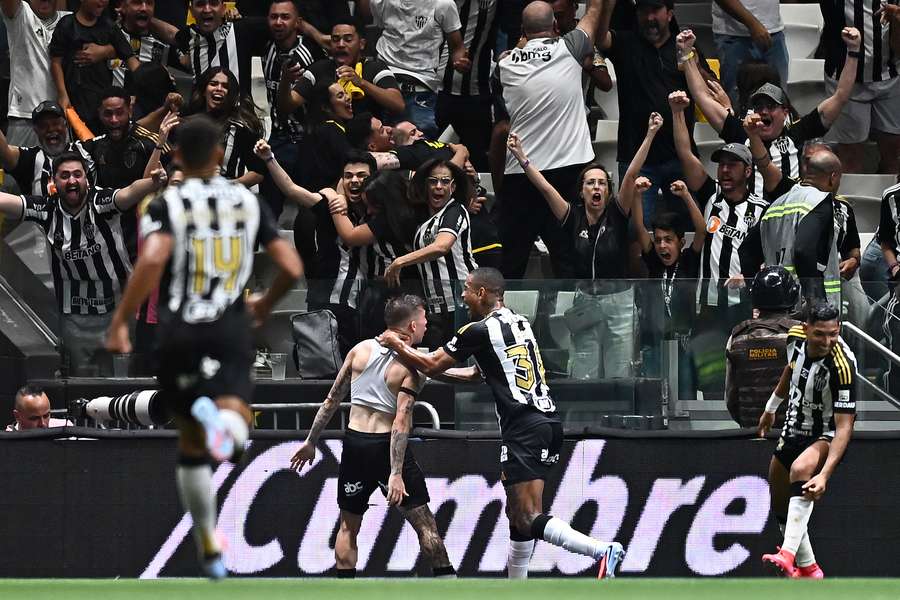 Bernard fez gol da vitória no suspiro final