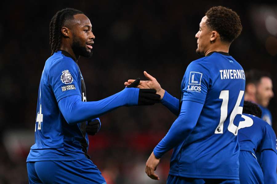 Semenyo, celebrando con Tavernier Semenyo, celebrando con Tavernier