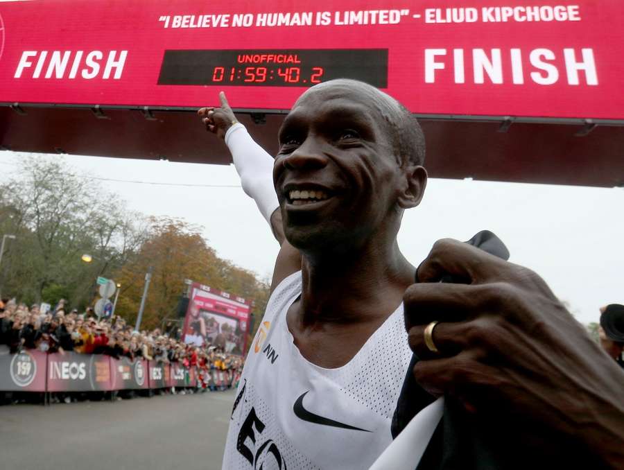 Eliud Kipchoge knackte 2019 bereits die Zwei-Stunden-Marke, allerdings in einem inoffizellen Rennen.