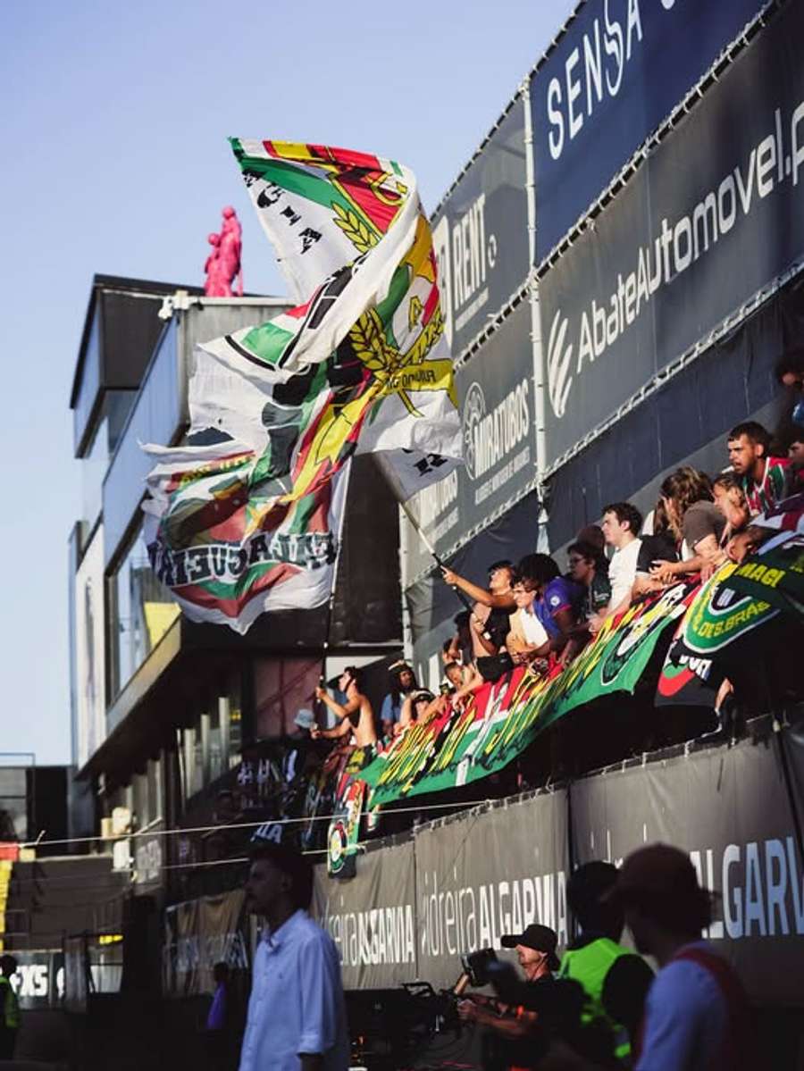Estiveram mais de quatro mil pessoas nas bancadas do Estádio José Gomes Estiveram mais de quatro mil pessoas nas bancadas do Estádio José Gomes