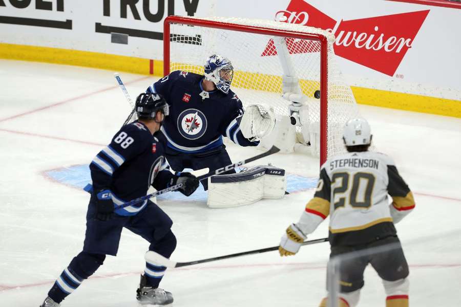 Vegas Golden Knights wyszli na prowadzenie w rywalizacji z Winnipeg Jets