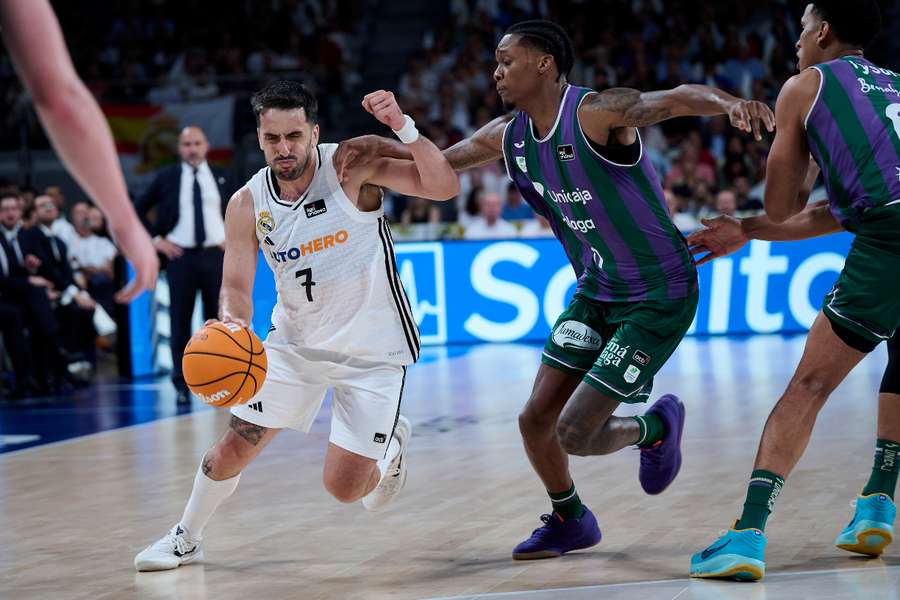 Facundo Campazzo, ante Tyson Carter