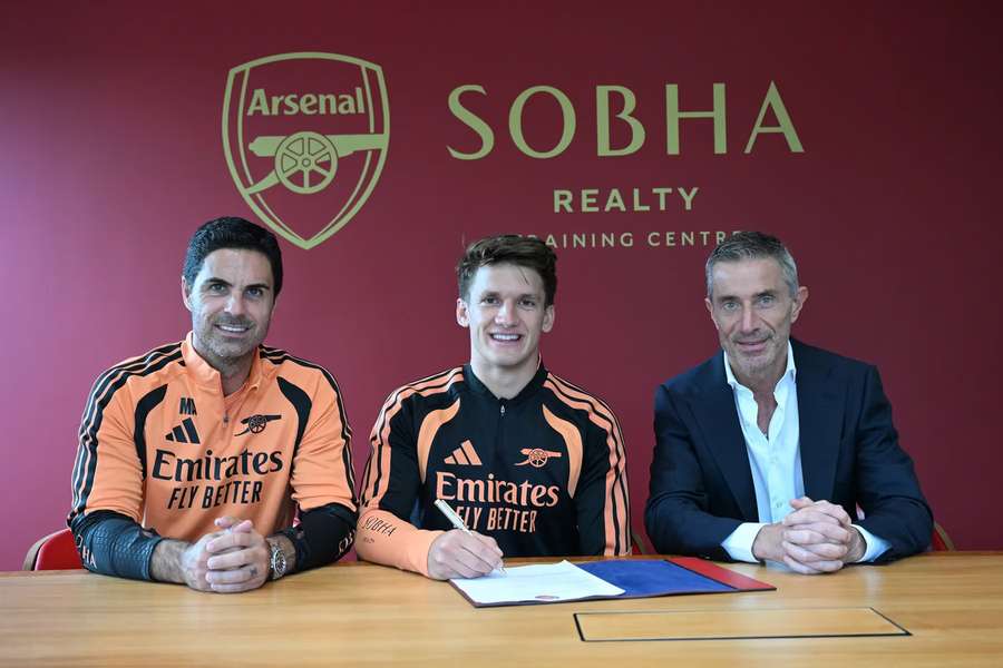Arsenal confirmă transferul lui Christos Tzolis: Obiectivele mele sunt să câștig trofee, bineînțeles! Arsenal confirmă transferul lui Christos Tzolis: Obiectivele mele sunt să câștig trofee, bineînțeles!