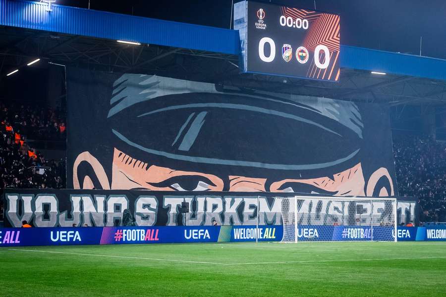 Choreo plzeňských fanoušků odkazující na Švejka. Choreo plzeňských fanoušků odkazující na Švejka.