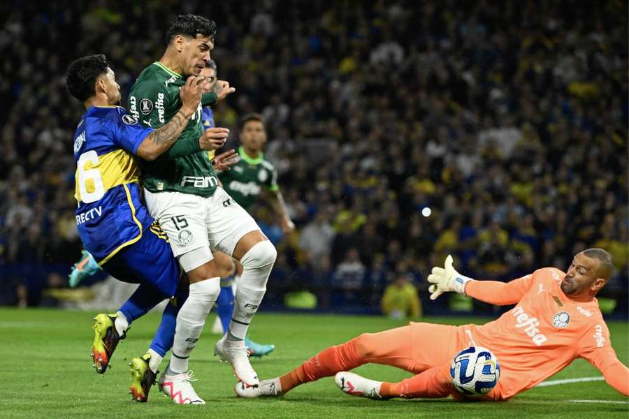 Weverton fechou o gol em La Bombonera