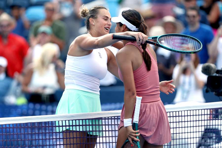 Sabalenka superou Raducanu após grande batalha