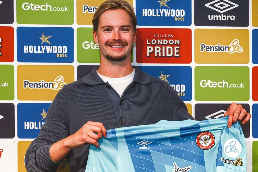 Caoimhín Kelleher com a camisola do Brentford