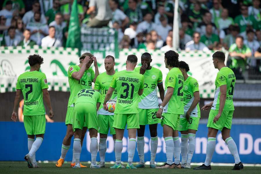 Enttäuschte Wolfsburger nach der Niederlage gegen Hertha BSC.