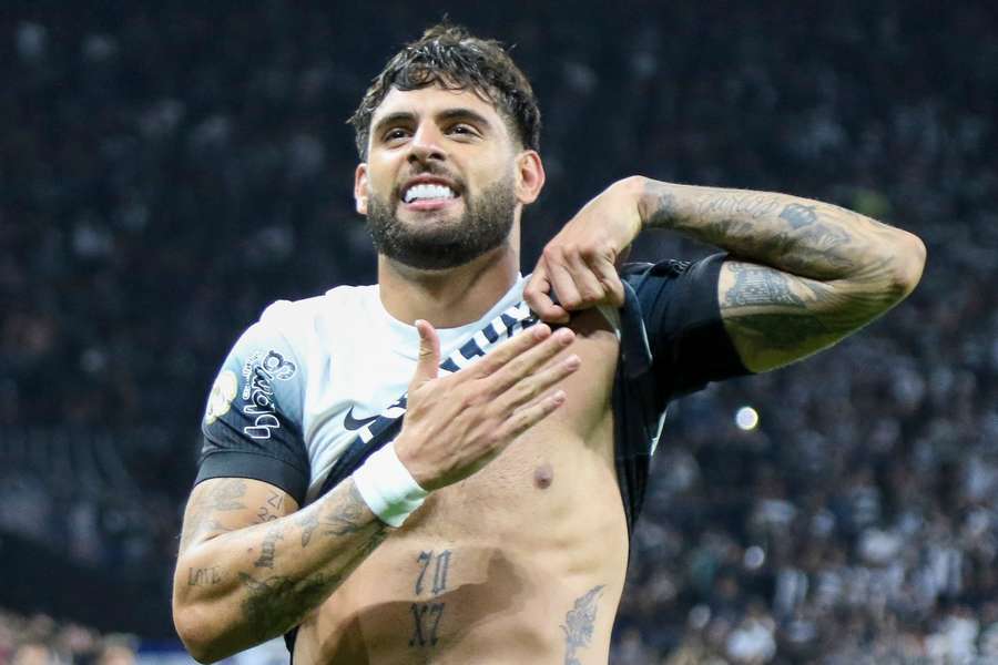 Yuri Alberto chegou a 14 gols e se isolou na artilharia do Brasileirão