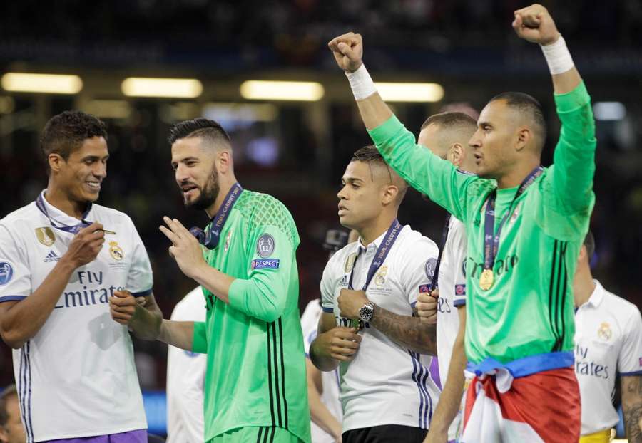Kiko Casilla, con Varane, Mariano y Keylor Navas, tras ganar la Champions League en 2017 Kiko Casilla, con Varane, Mariano y Keylor Navas, tras ganar la Champions League en 2017