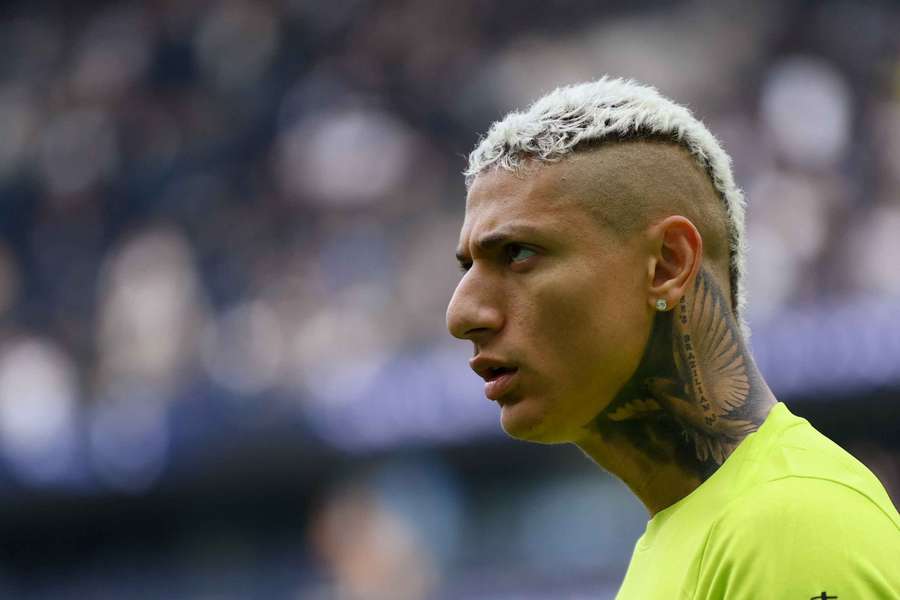 Tottenham "close to an agreement" with De Zerbi as "long-term deal" is put on the table Tottenham "close to an agreement" with De Zerbi as "long-term deal" is put on the table