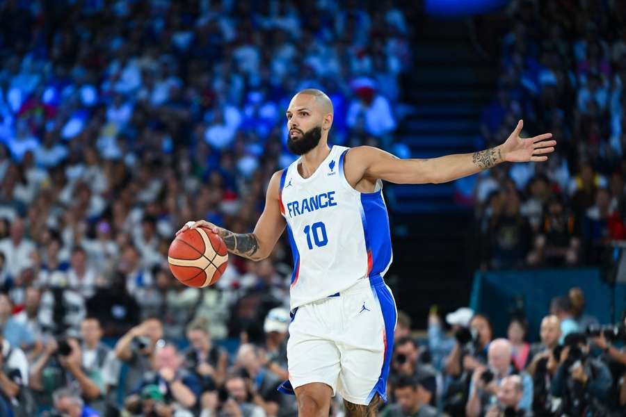 Evan Fournier esteve em ação pela França nos Jogos Olímpicos