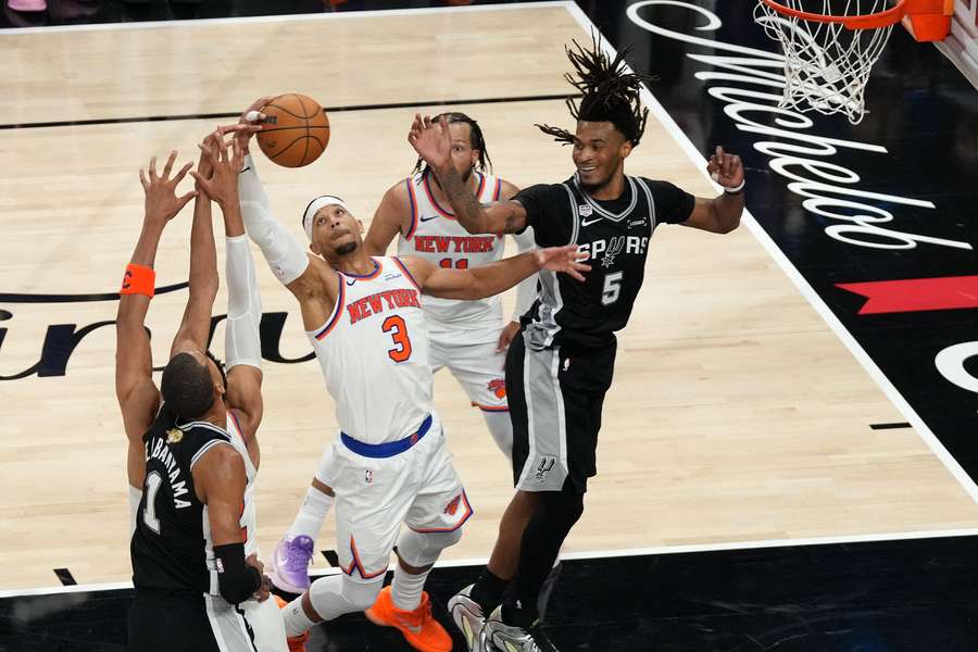 New York Knicks, drużyna Sochana, zaczęli finał od wygranej z San Antonio Spurs