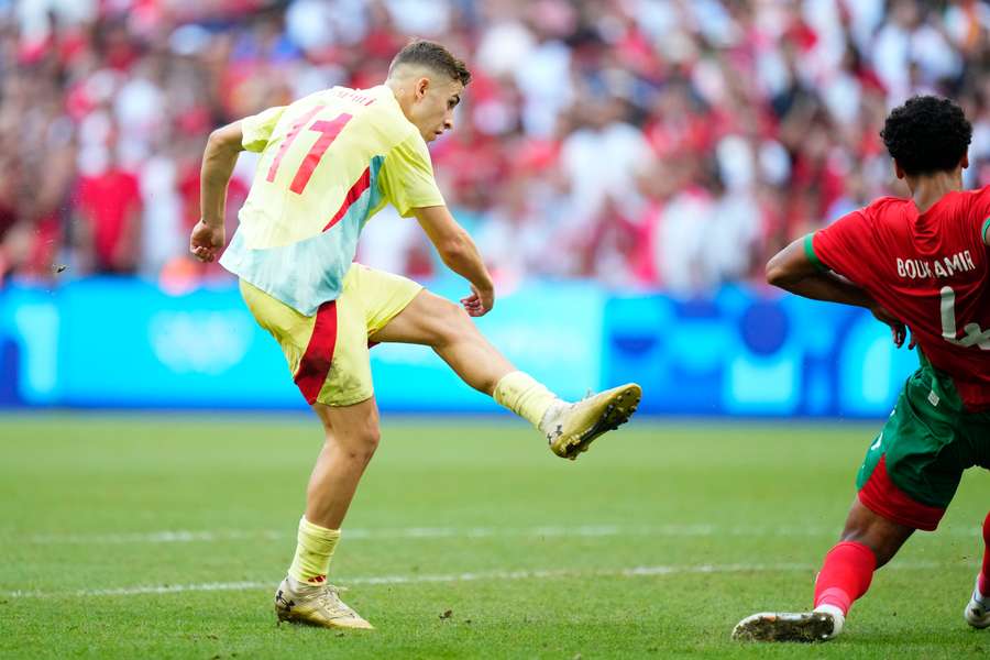 Fermín, en el momento de marcar el primer gol de España