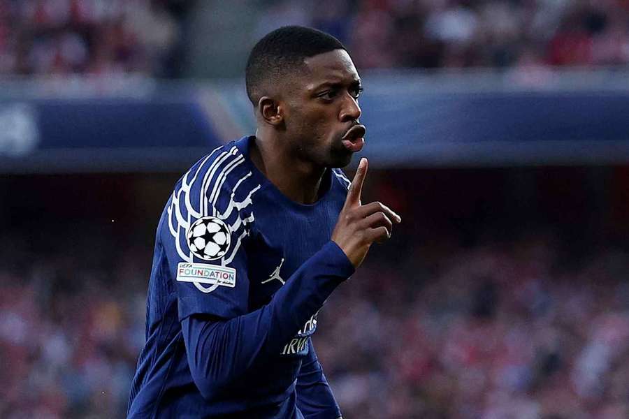 Ousmane Dembélé celebra un gol.