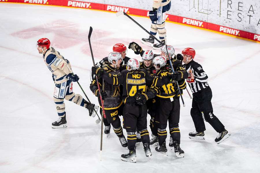Die Ice Tigers feiern den Einzug ins Viertelfinale