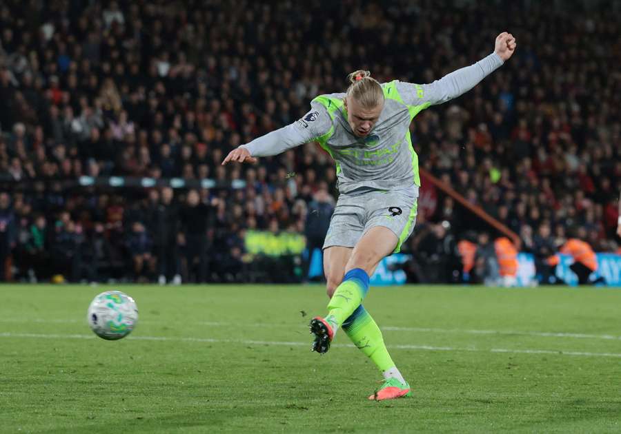Erling Haaland, del Manchester City, marca el gol del empate