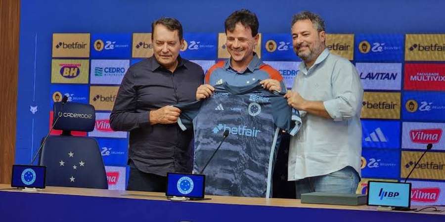 Fernando Diniz chegou ao Cruzeiro com muita expectativa, mas não vem entregando resultados Fernando Diniz chegou ao Cruzeiro com muita expectativa, mas não vem entregando resultados