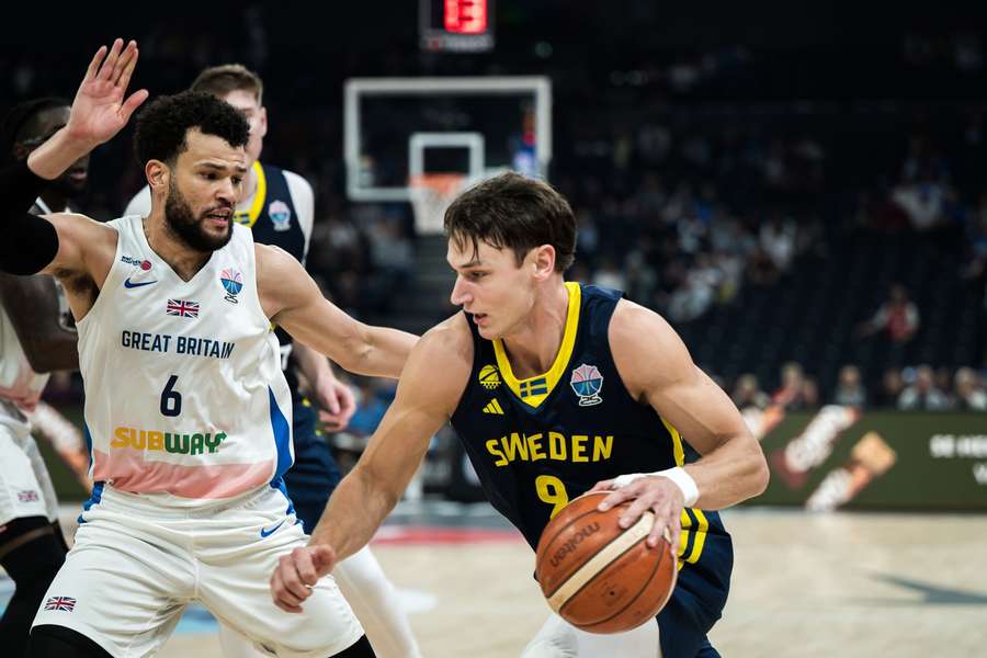 Larsson top-scored with 23 points for Sweden