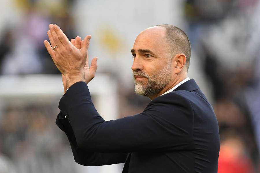 Tudor applauds the Juventus fans after win 