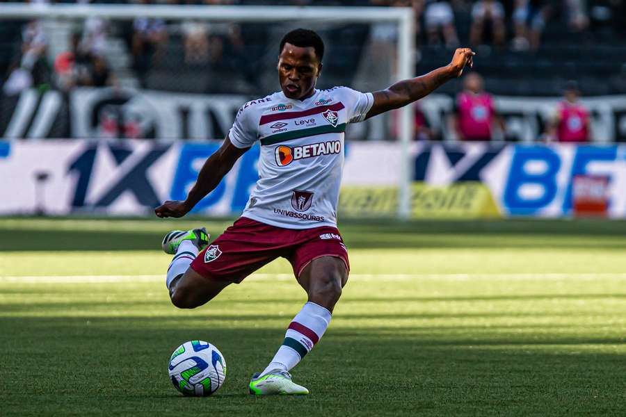 Jhon Arias preocupa torcida do Fluminense após sentir lesão