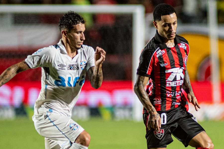 Grêmio e Vitória se enfrentam neste domingo (28) em Porto Alegre