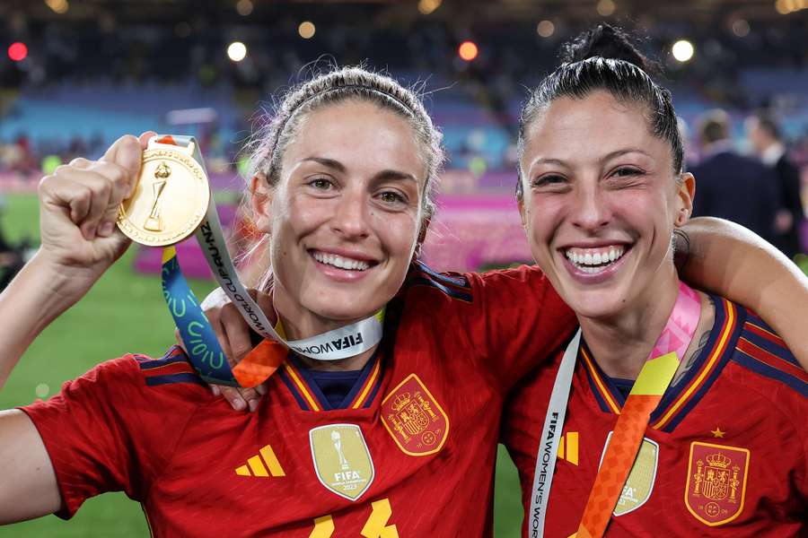 Spain midfielders Alexia Putellas and Jennifer Hermoso (R) celebrate their victory
