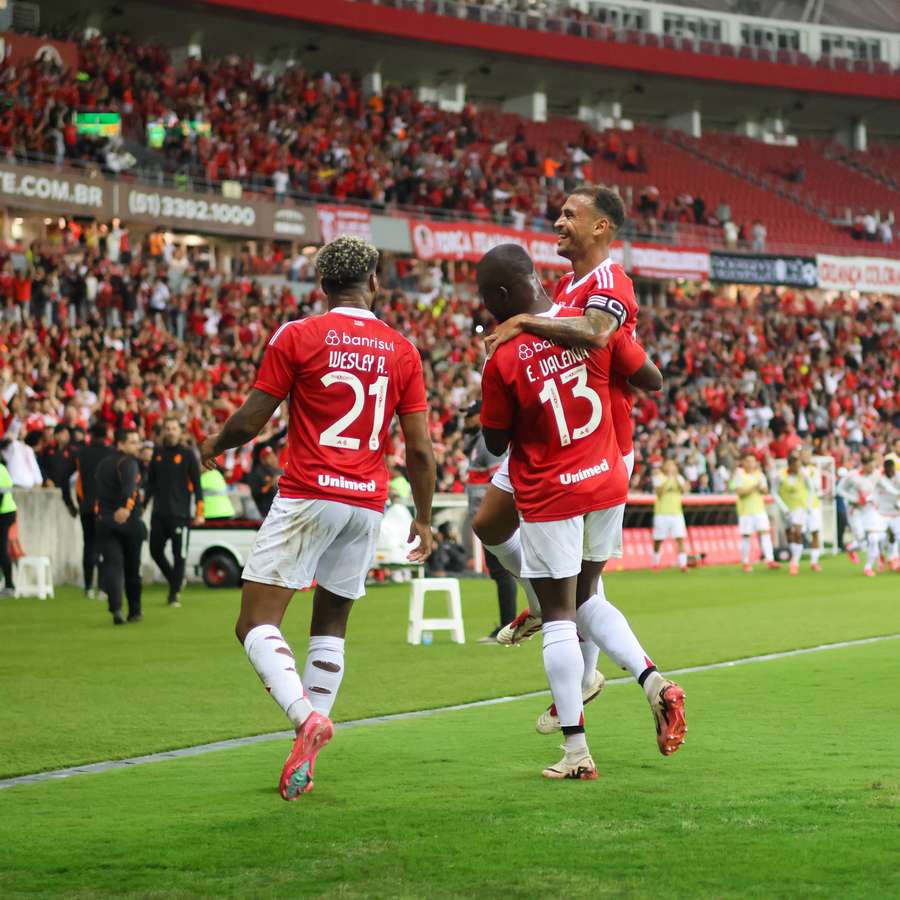 Inter passou pelo Cruzeiro no Beira-Rio Inter passou pelo Cruzeiro no Beira-Rio