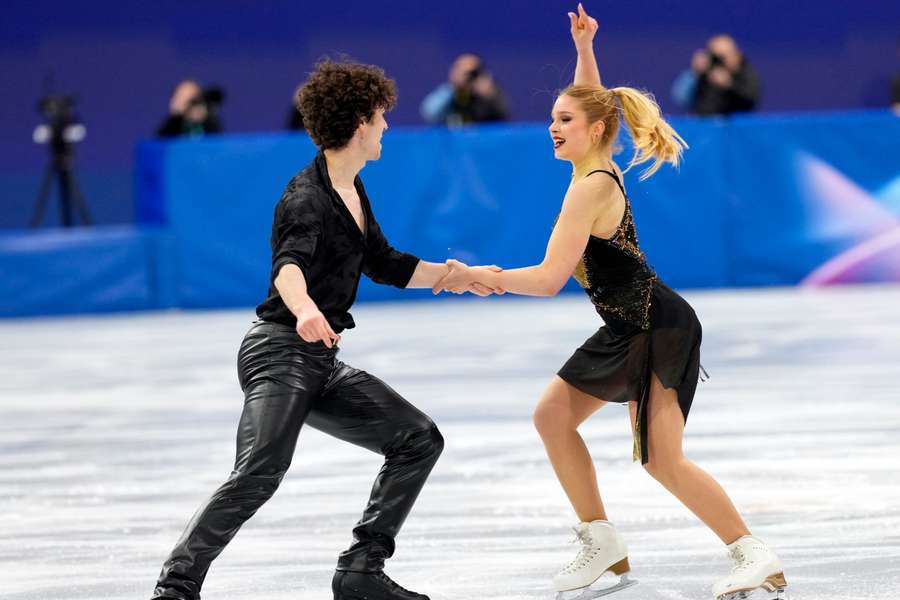 Asal Kazimov y Sofía Val durante su actuación