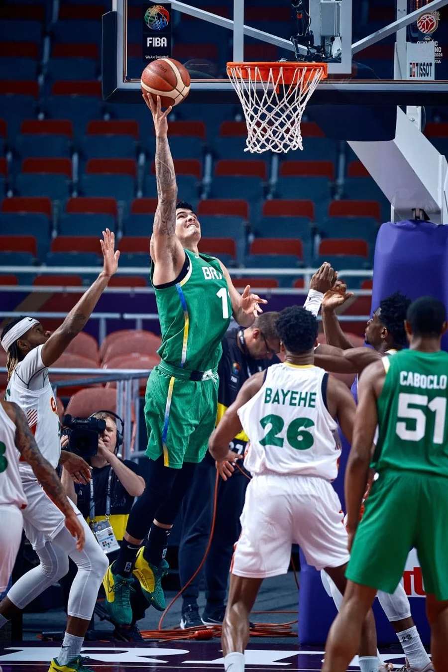 Gui Santos durante partida do Brasil contra Camarões