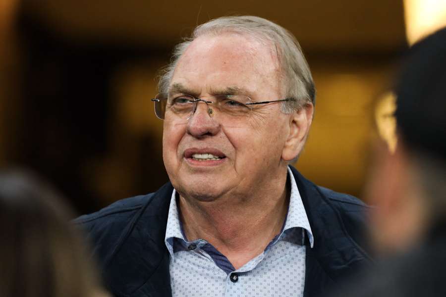 Osmar Stabile segue na presidência do Corinthians