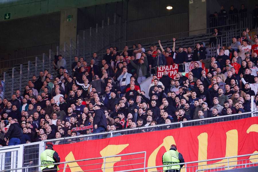 Adeptos do Estrela Vermelha no Estádio Municipal de Braga