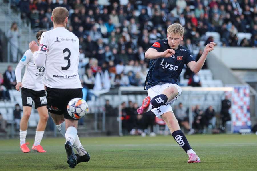 Hilmir Rafn Mikaelsson, do Viking, em partida do Norueguesão Hilmir Rafn Mikaelsson, do Viking, em partida do Norueguesão