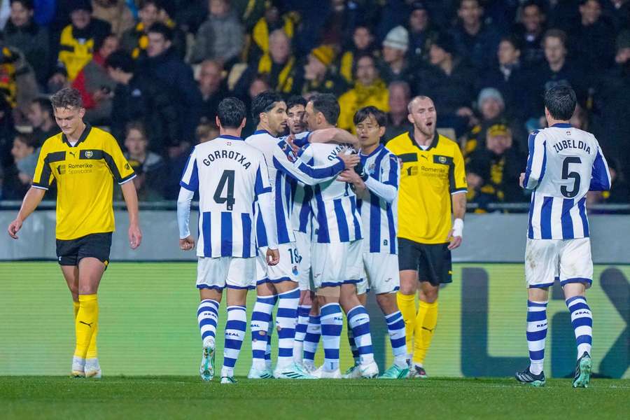 Los jugadores de la Real celebran uno de sus seis goles en Noruega Los jugadores de la Real celebran uno de sus seis goles en Noruega