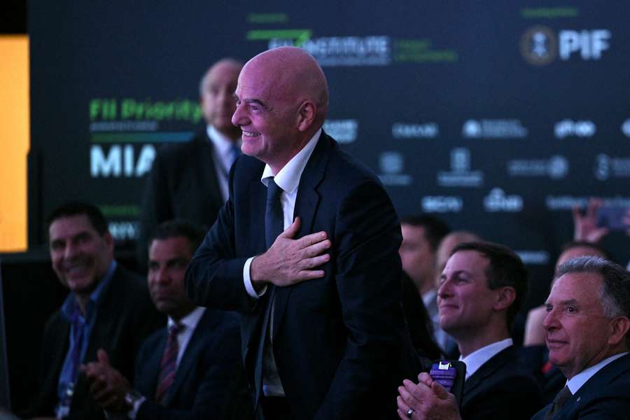 Šéf FIFA Gianni Infantino se minulý týden na mítinku v Miami klaněl Donaldu Trumpovi.