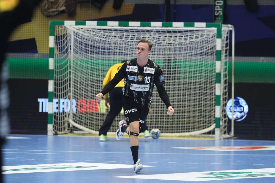 Tobias Grondahl bejubelt einen Treffer in Lissabon.