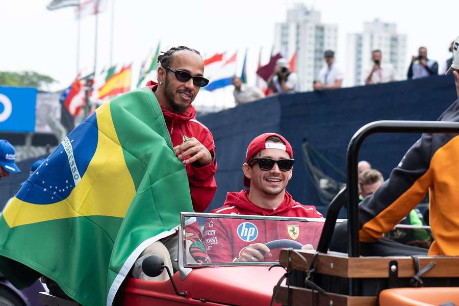 Lewis Hamilton și Charles Leclerc, înaintea Marelui Premiu al Braziliei, desfășurat pe 9 noiembrie 2025 la Autodromo Jose Carlos Pace din São Paulo Lewis Hamilton și Charles Leclerc, înaintea Marelui Premiu al Braziliei, desfășurat pe 9 noiembrie 2025 la Autodromo Jose Carlos Pace din São Paulo