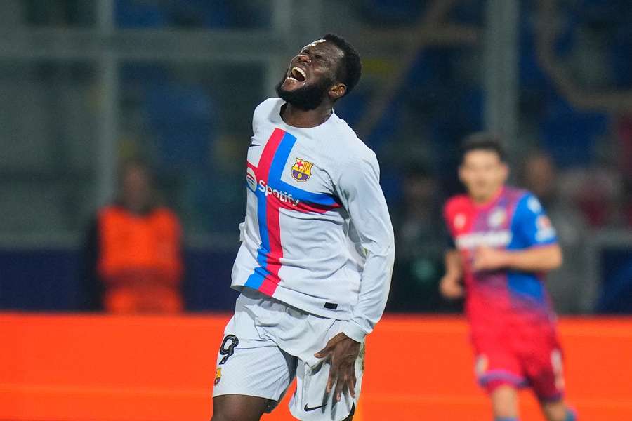 Kessie bude Barcelone k dispozícii až na konci roka