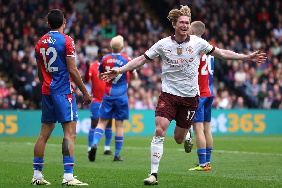 De Bruyne fez dois gols e deu uma assistência