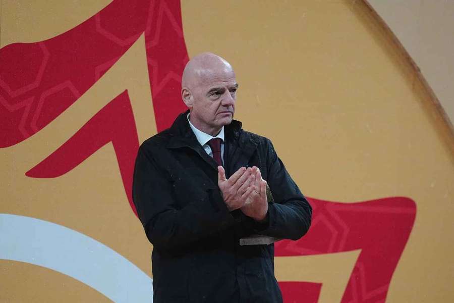 Gianni Infantino podczas ceremonii wręczenia nagród po finale Pucharu Narodów Afryki
