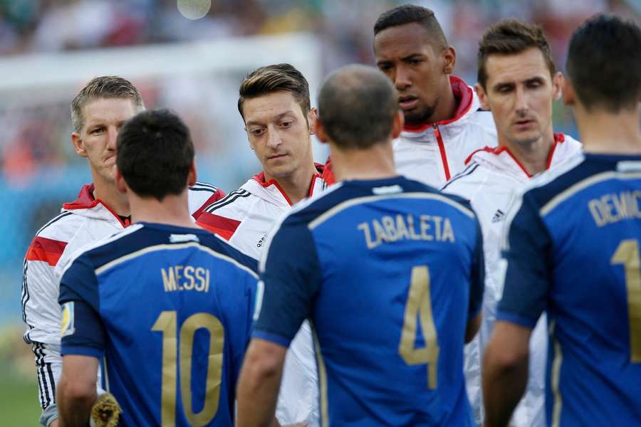 Klose (r.) und Messi (Zweiter von l-) vor dem WM-Finale 2014 Klose (r.) und Messi (Zweiter von l-) vor dem WM-Finale 2014