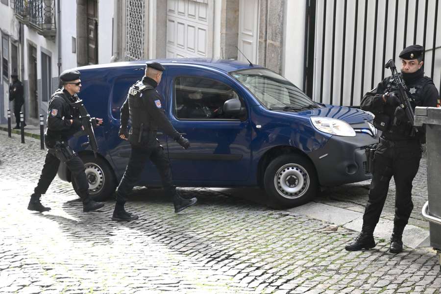 Carrinha onde seguia Fernando Madureira