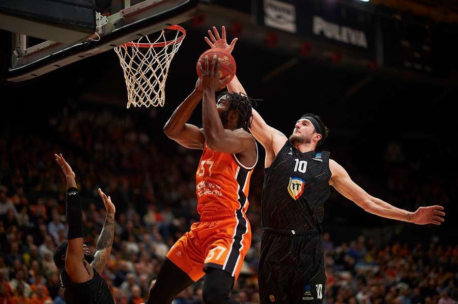 U-BT Cluj-Napoca-Valencia Basket U-BT Cluj-Napoca-Valencia Basket