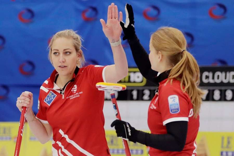 5-4 over Schweiz: Danske kvinder vinder guld ved EM i curling for første gang i 28 år